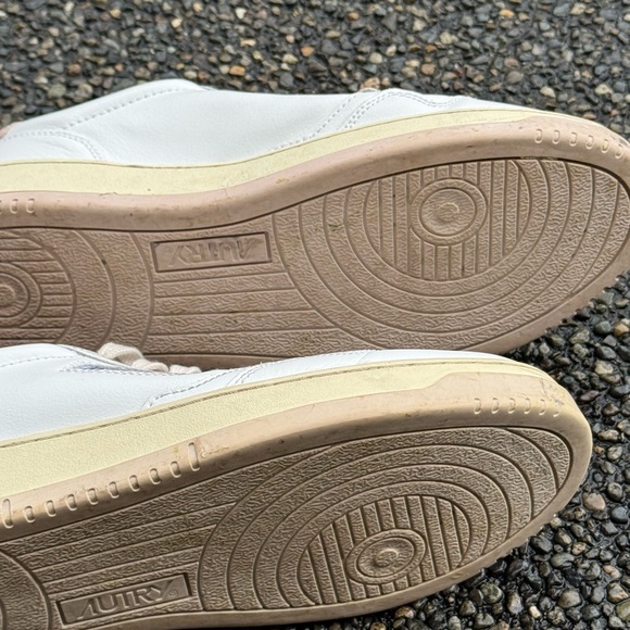 Women’s white leather Autry sneakers! - Picture 4 of 4